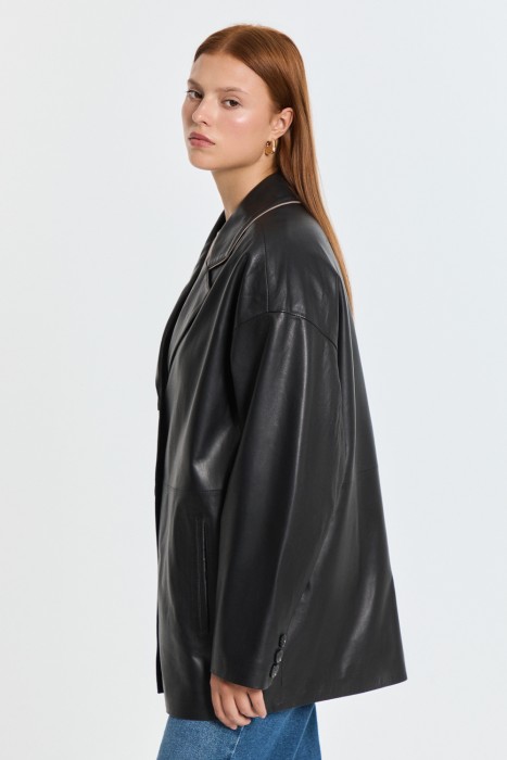 куртка-пиджак из натуральной кожи от бренда снежная королева вид слева