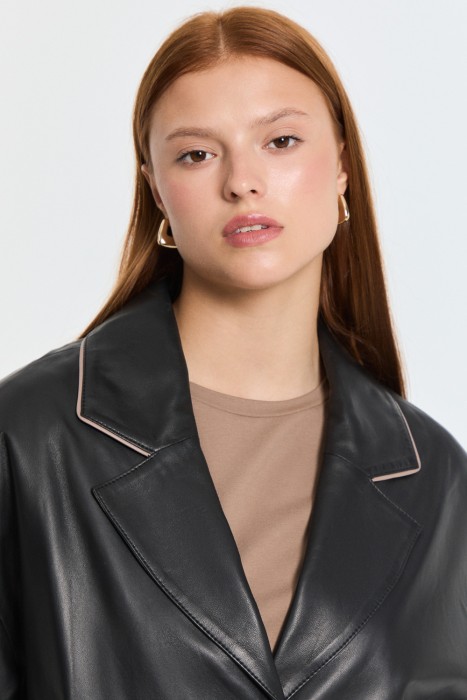 куртка-пиджак из натуральной кожи по цене 14390 руб вид справа