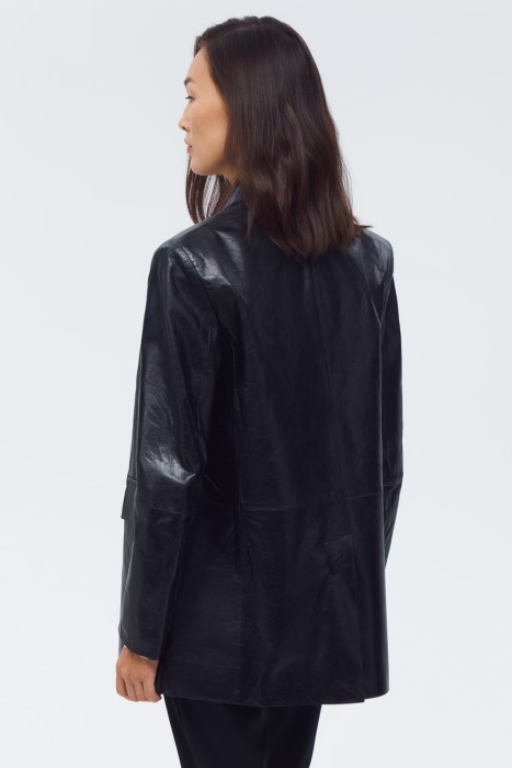 куртка-пиджак из натуральной кожи по цене 18800 руб вид справа