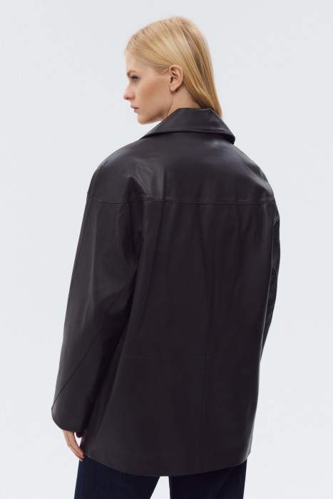 куртка-пиджак из натуральной кожи по цене 20150 руб вид справа