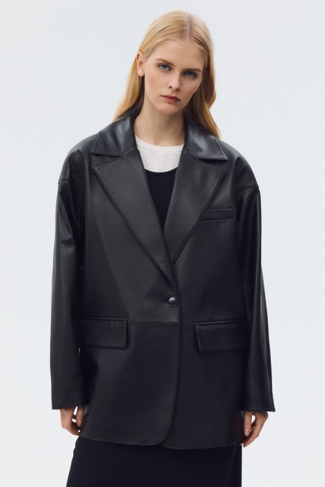 куртка-пиджак из натуральной кожи от бренда снежная королева вид слева