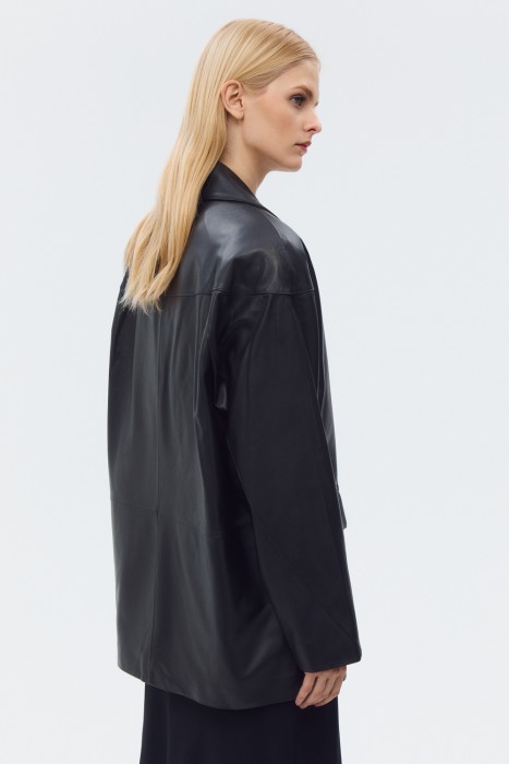 куртка-пиджак из натуральной кожи по цене 20150 руб вид справа