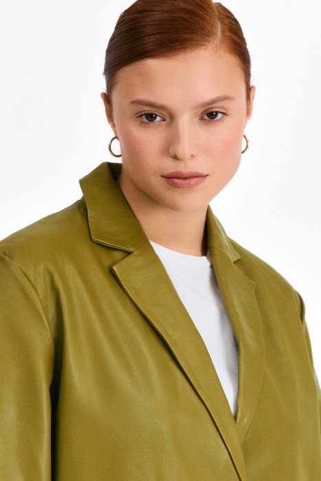 куртка-пиджак из натуральной кожи из россии вид сбоку