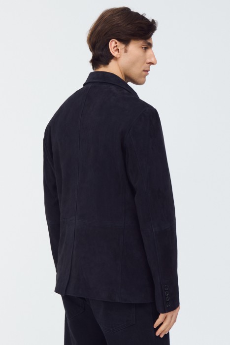 куртка-пиджак из натуральной замши по цене 17460 руб вид справа