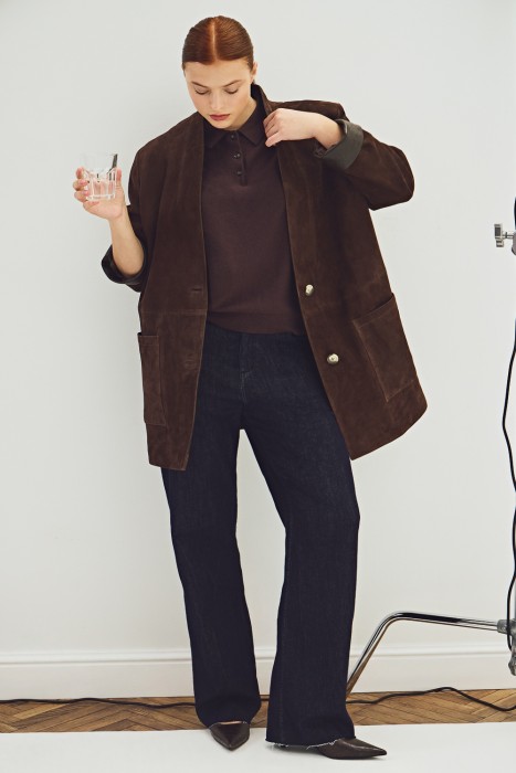 куртка-пиджак из натуральной замши от бренда снежная королева вид слева