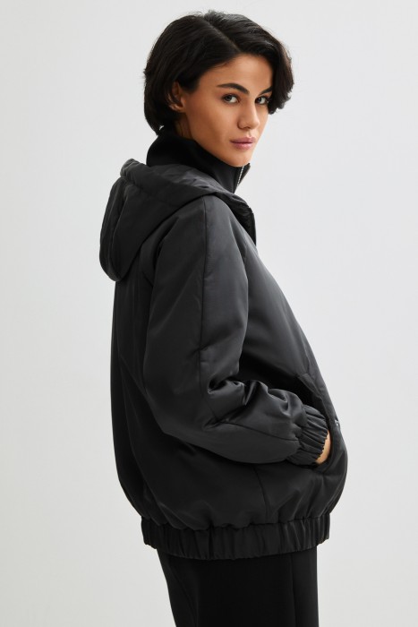 куртка с капюшоном по цене 6320 руб вид справа