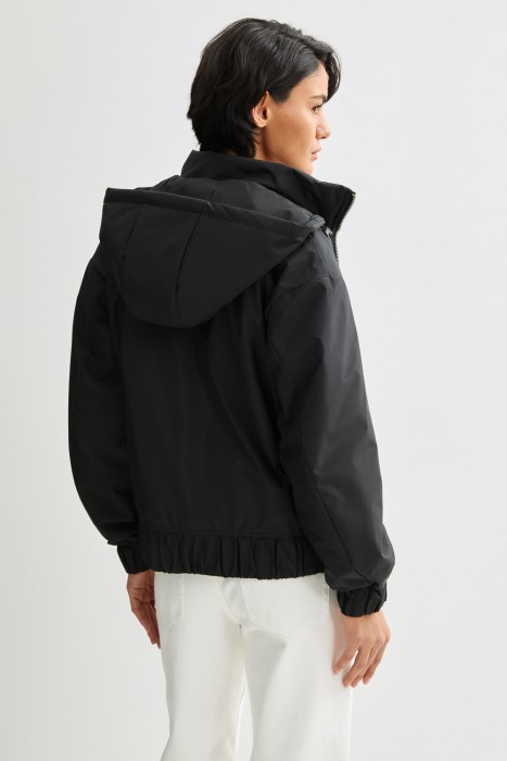 куртка с капюшоном по цене 6330 руб вид справа