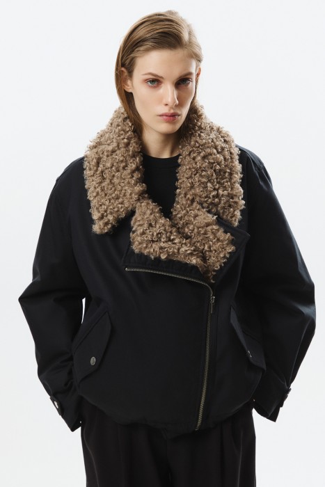 куртка с меховой отделкой от бренда снежная королева вид слева