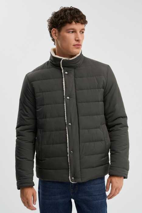 куртка с меховой отделкой от бренда снежная королева вид слева