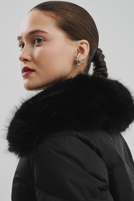 куртка с меховой отделкой из россии вид сбоку
