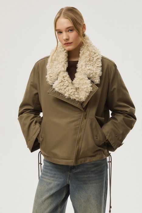 куртка с меховой отделкой от бренда снежная королева вид слева