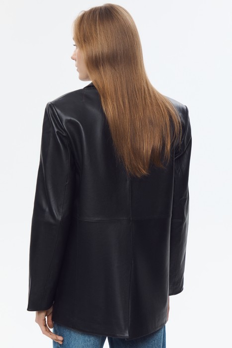 куртка-жакет из натуральной кожи по цене 18800 руб вид справа