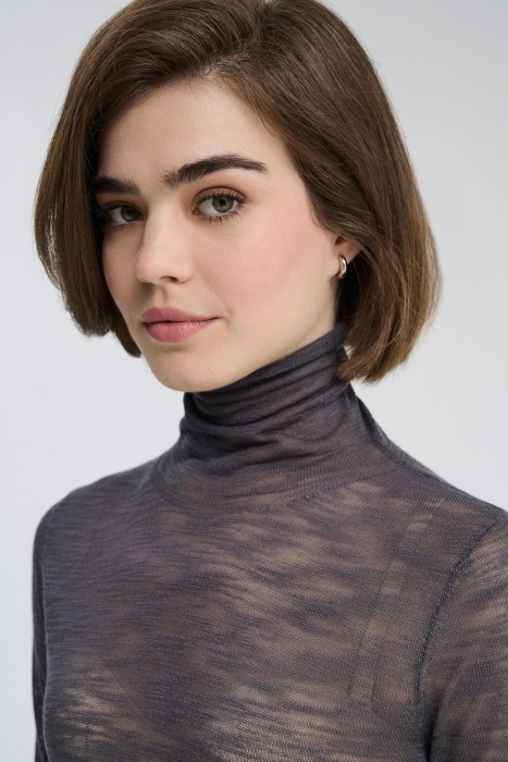 легкий джемпер из россии вид сбоку