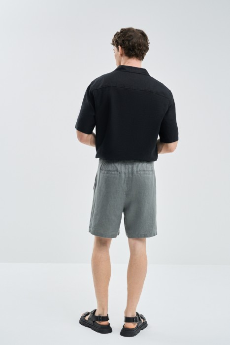 льняные шорты по цене 1700 руб вид справа