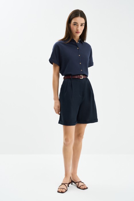 льняные шорты от бренда снежная королева вид слева