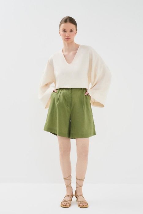 льняные шорты от бренда снежная королева вид слева