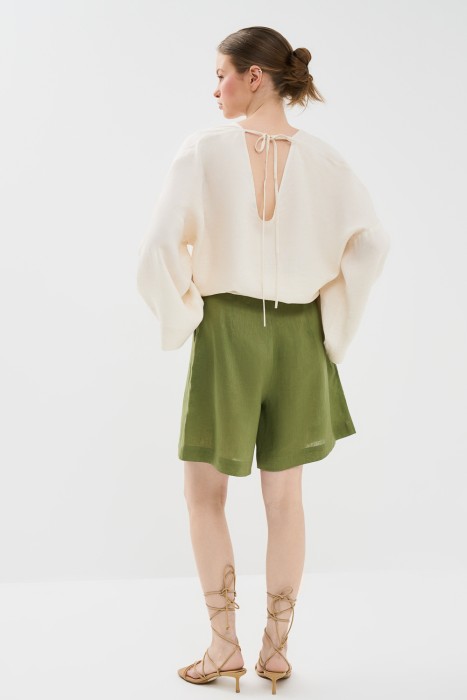 льняные шорты по цене 1600 руб вид справа