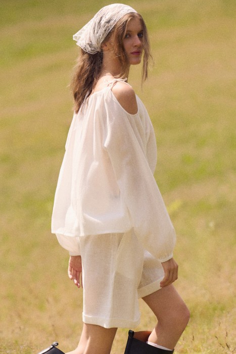 льняные шорты по цене 1600 руб вид справа