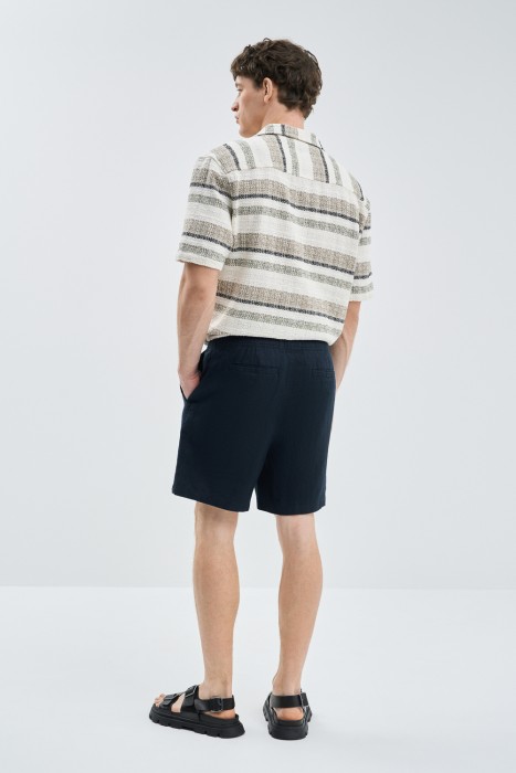 льняные шорты по цене 1600 руб вид справа