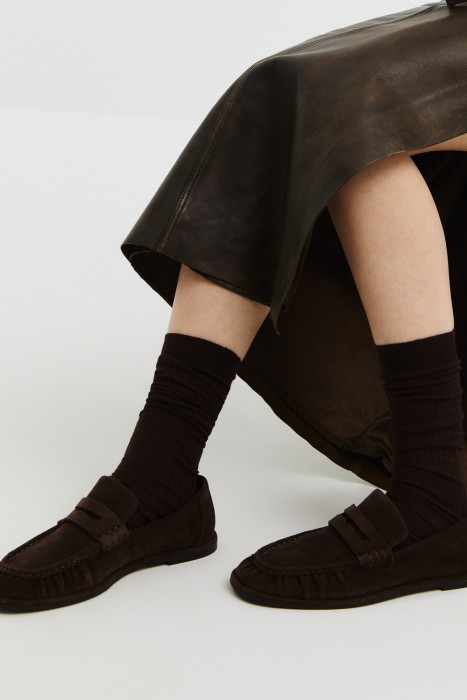 лоферы из натуральной замши по цене 10740 руб вид справа