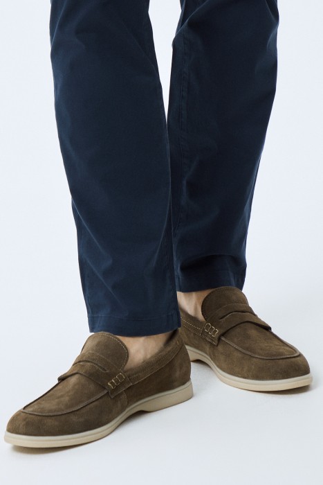 лоферы из натуральной замши от бренда снежная королева вид слева