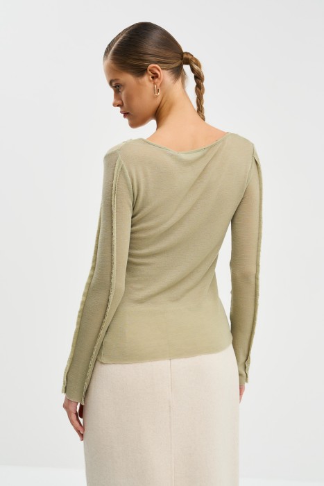 лонгслив из шерсти по цене 1310 руб вид справа