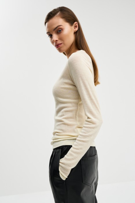 лонгслив из шерсти по цене 1370 руб вид справа