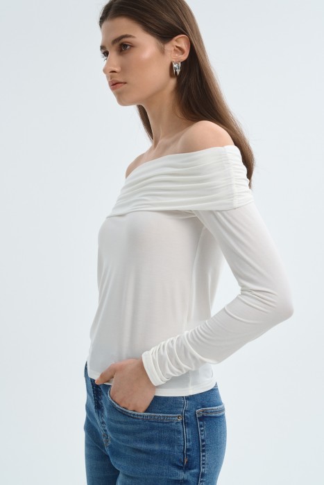 лонгслив из россии вид сбоку