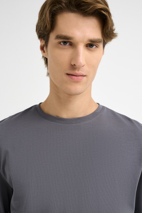 лонгслив по цене 880 руб вид справа