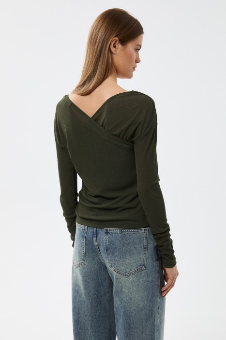 лонгслив по цене 2320 руб вид справа