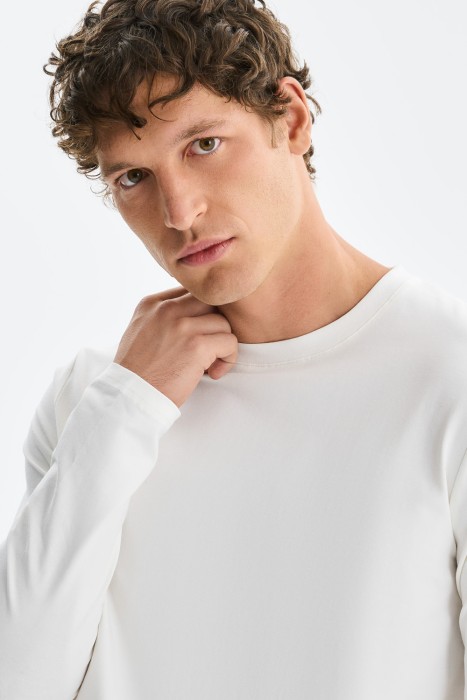 лонгслив из россии вид сбоку