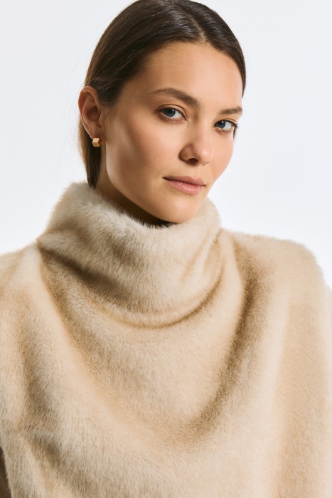 манишка из искусственного меха из россии вид сбоку