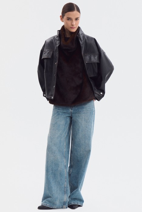 манишка из искусственного меха от бренда снежная королева вид слева