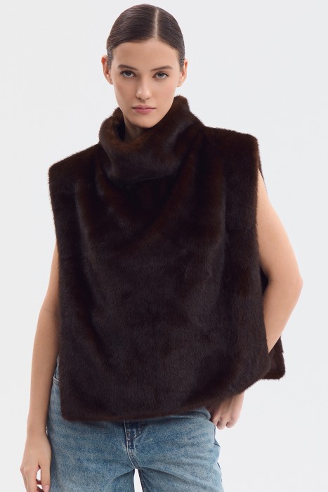 манишка из искусственного меха по цене 3600 руб вид справа