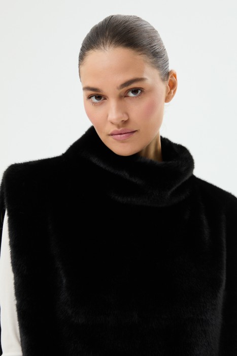 манишка из искусственного меха по цене 4070 руб вид справа