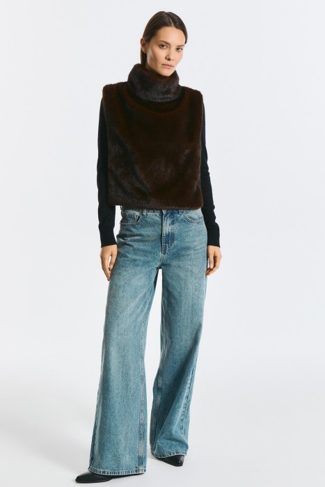 манишка из искусственного меха по цене 4070 руб вид справа