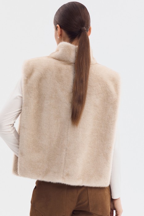 манишка из искусственного меха по цене 3800 руб вид справа