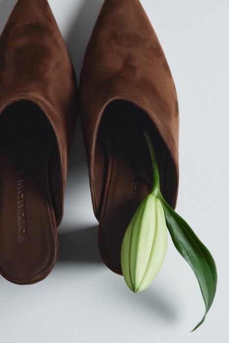 мюли из натуральной замши от бренда снежная королева вид слева