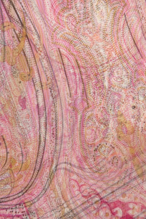 палантин с принтом от бренда снежная королева вид слева