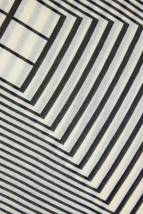 палантин от бренда снежная королева вид слева