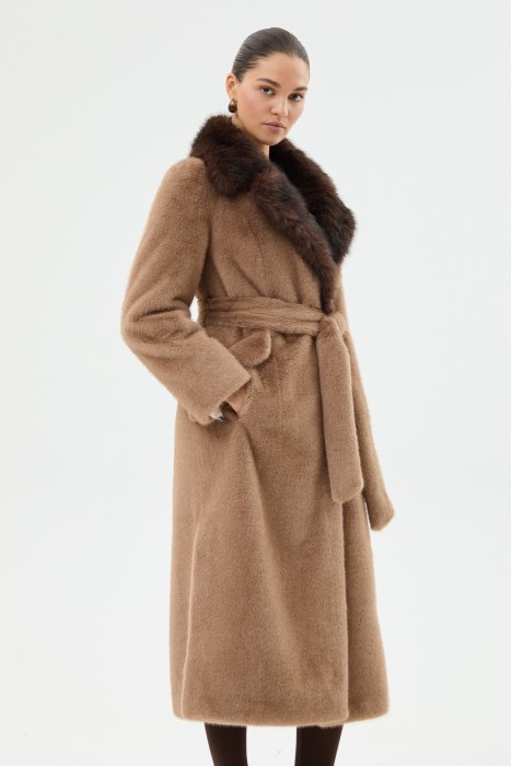 пальто из искусственного меха с поясом по цене 18760 руб вид справа
