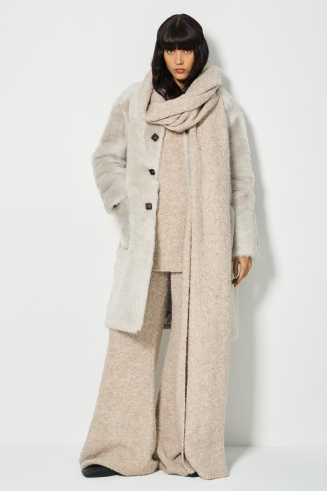 пальто из овчины по цене 21240 руб вид справа