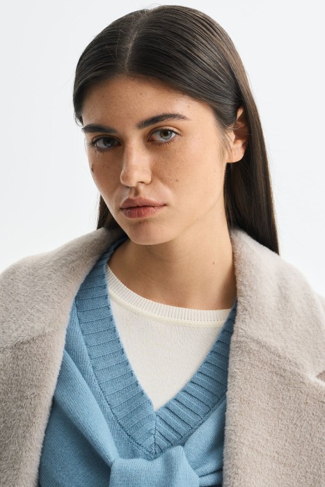 пальто из шерсти с поясом из россии вид сбоку