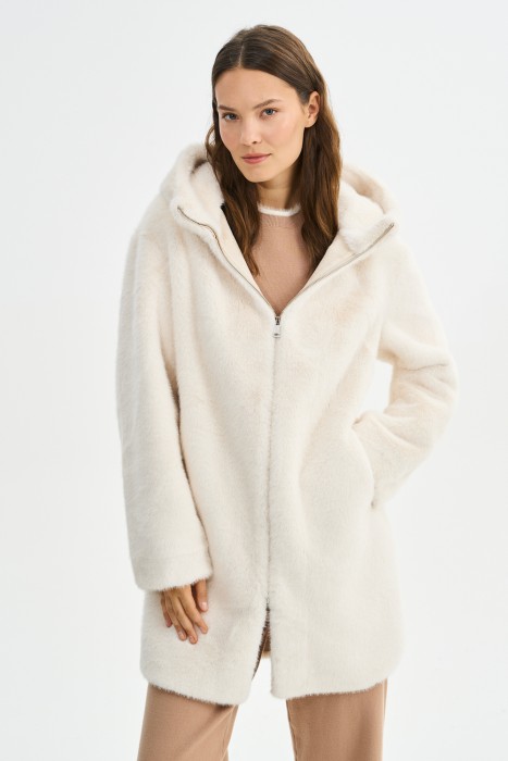 пальто из шерсти от бренда снежная королева вид слева