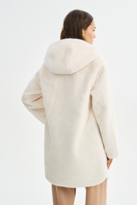 пальто из шерсти по цене 13620 руб вид справа