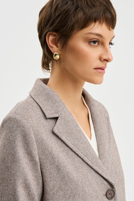 пальто с накладными карманами из россии вид сбоку