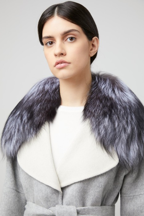 пальто с отделкой мехом чернобурки из россии вид сбоку