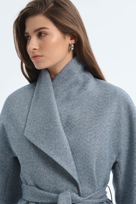 пальто с поясом из россии вид сбоку