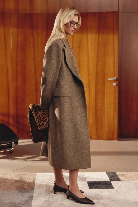 пальто с поясом от бренда снежная королева вид слева