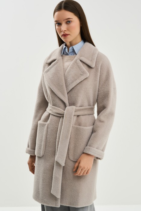 пальто с поясом от бренда снежная королева вид слева